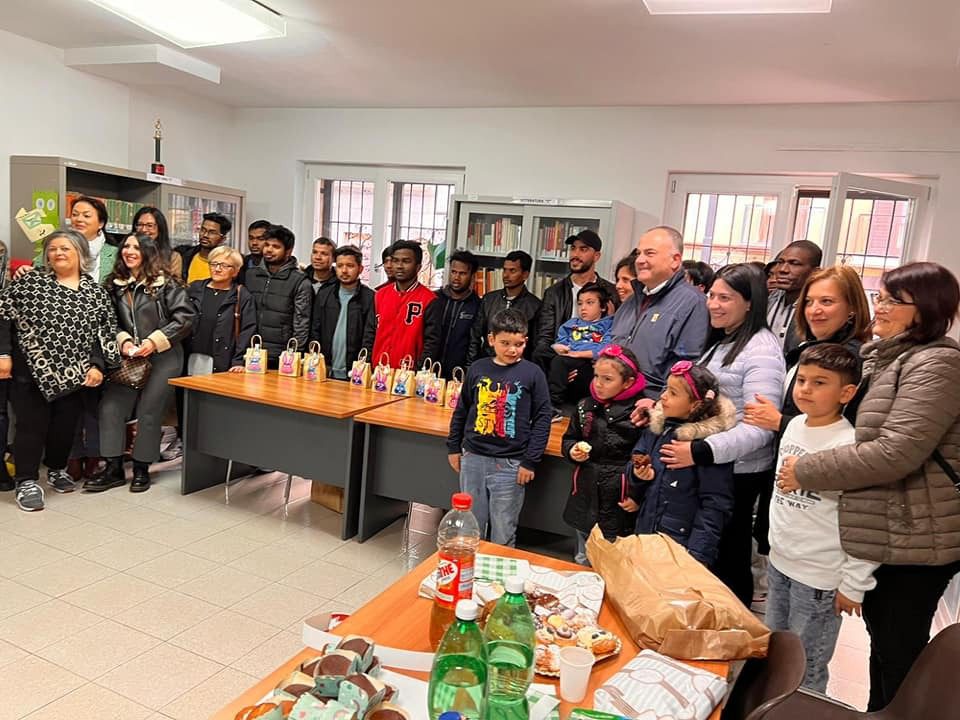 Dagli ospiti del centro migranti di Polla doni pasquali ai bambini speciali