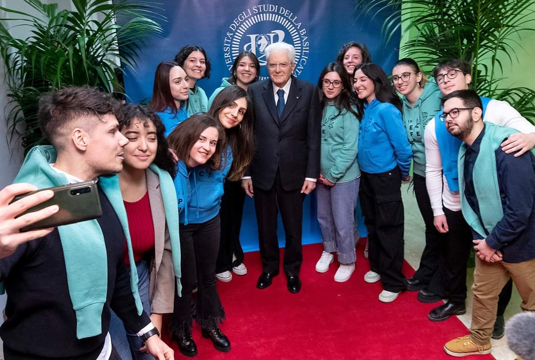 Anche una studentessa di Polla ad accogliere il presidente Mattarella a Potenza