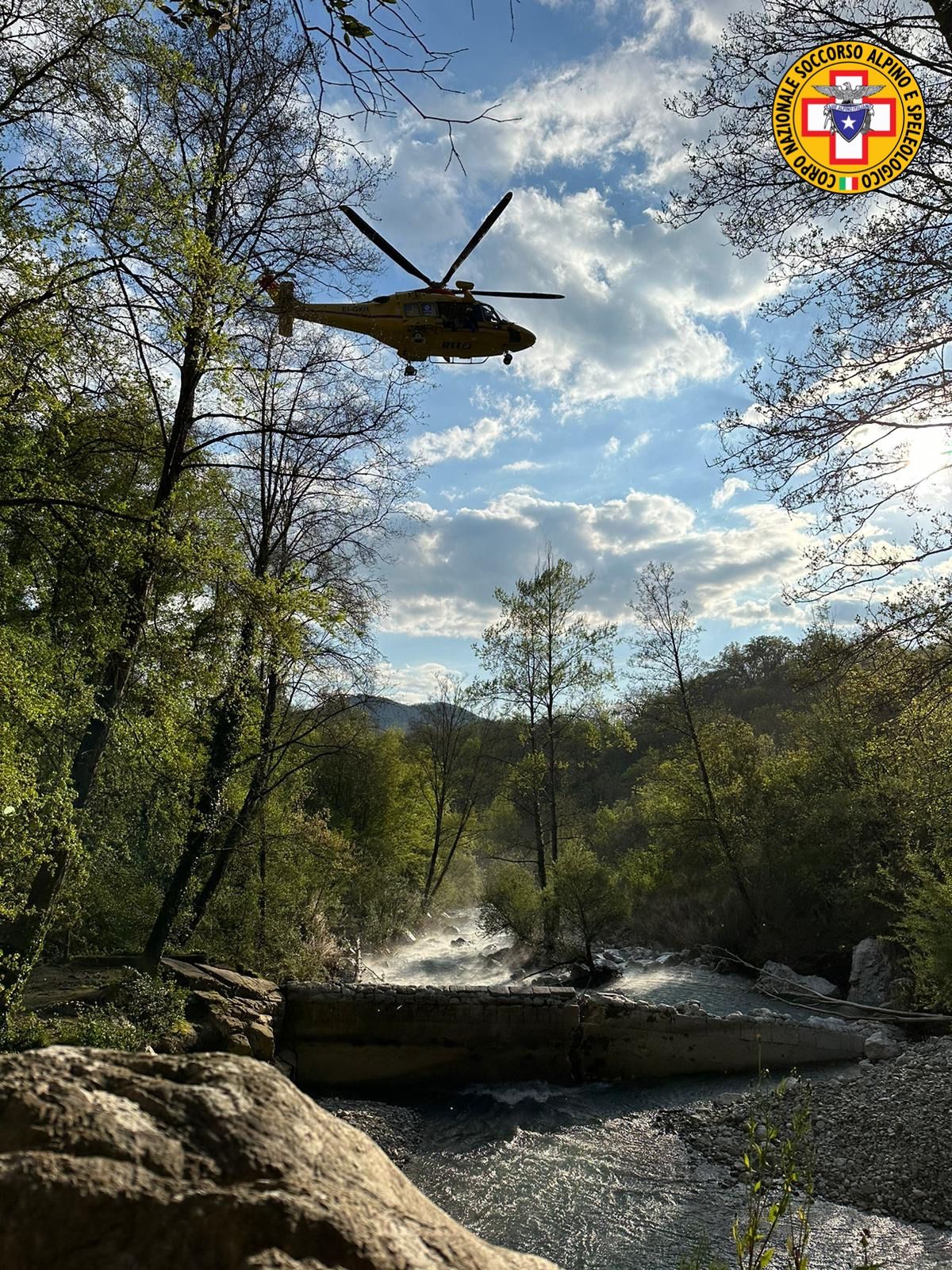 Cade alle gole del Sammaro: 40enne soccorso in elicottero