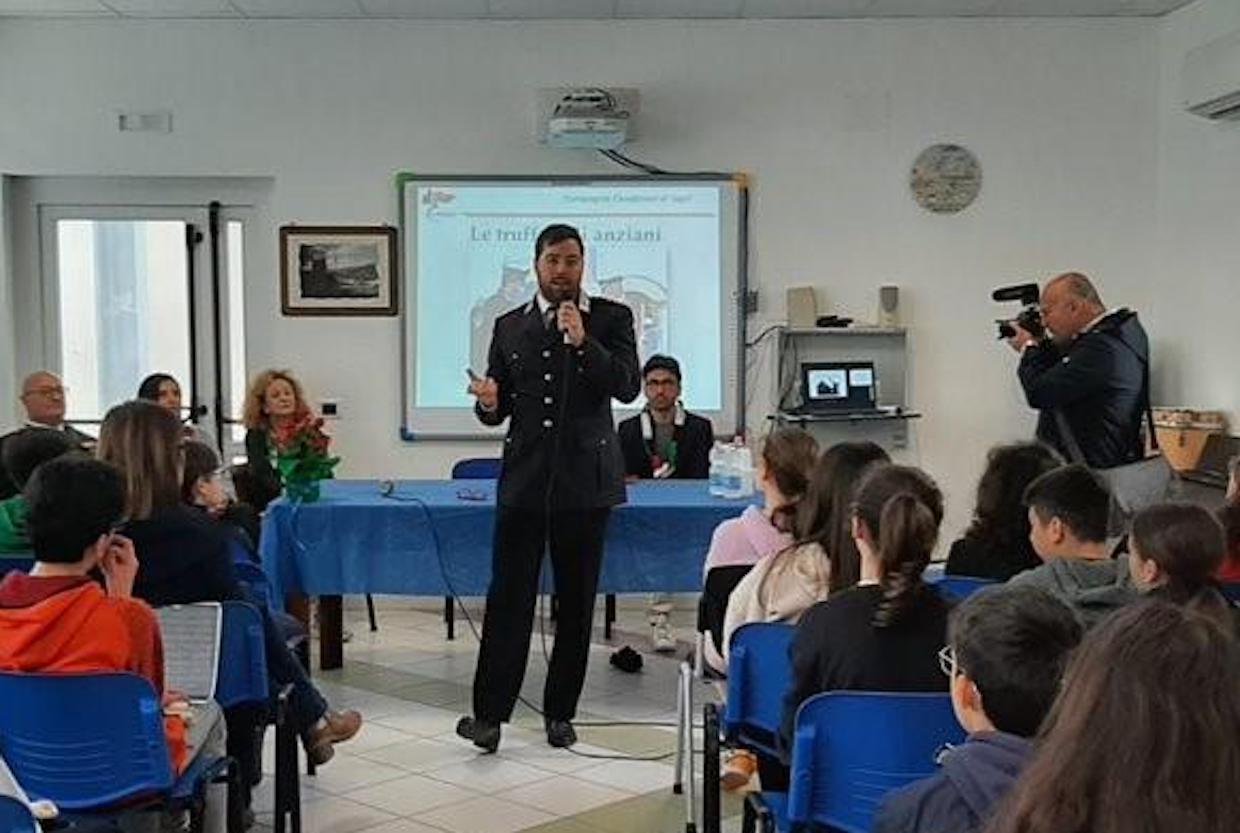Sapri, truffe agli anziani: carabinieri incontrano studenti per campagna sensibilizzazione