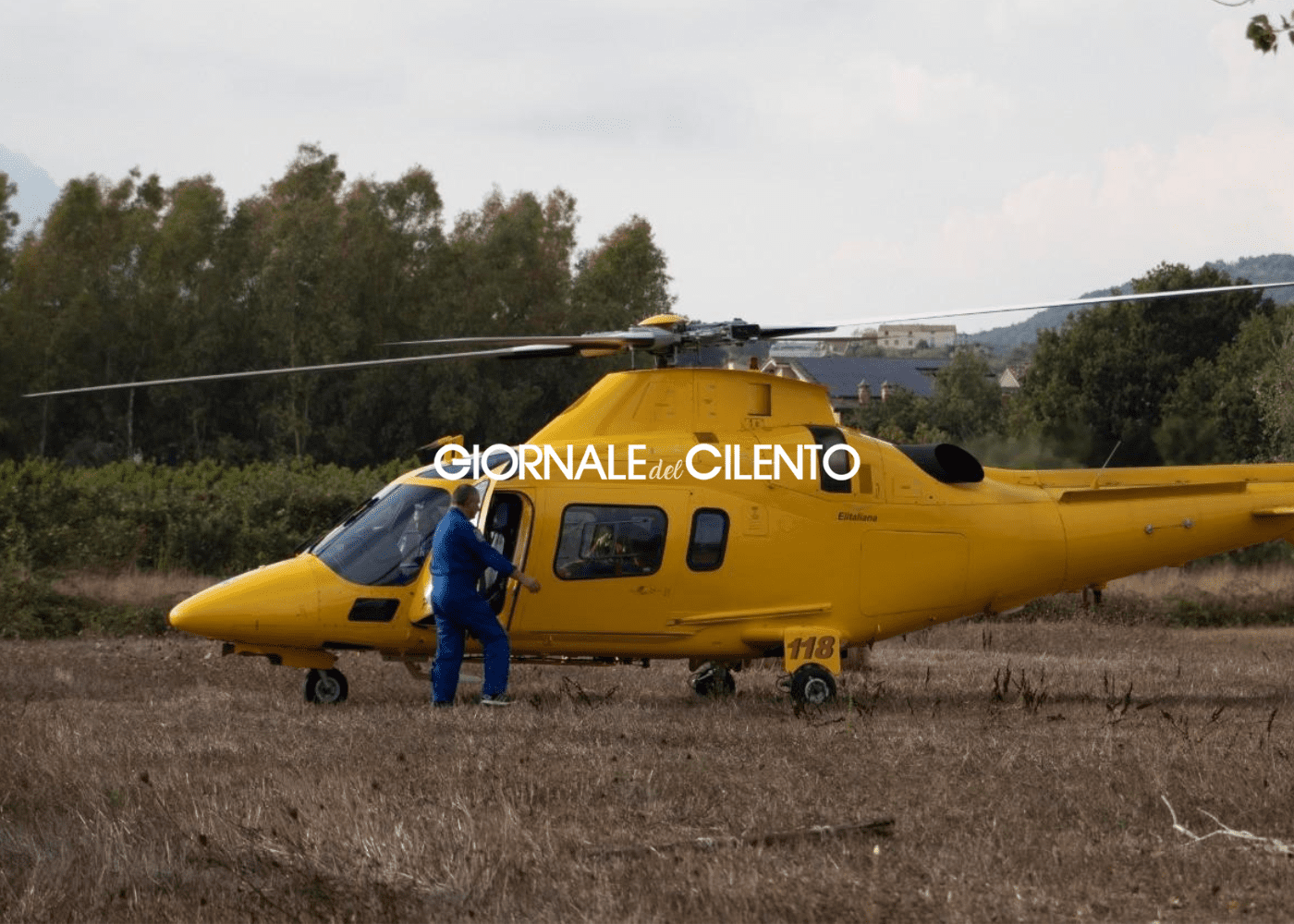 Cilento, cade da impalcatura: grave 26enne