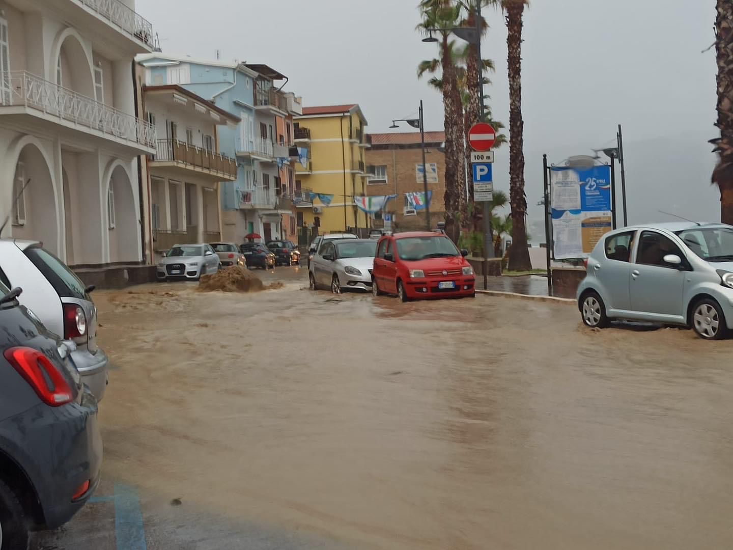 Castellabate, esonda vallone Malevarco: appello per rimuovere auto da lungomare