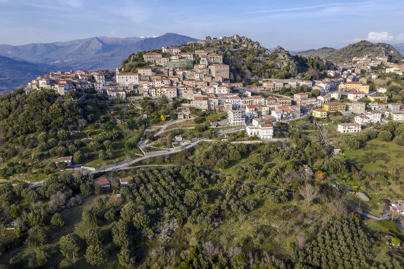 Alla scoperta di Roccagloriosa: un viaggio tra archeologia, arte sacra e borghi affascinanti