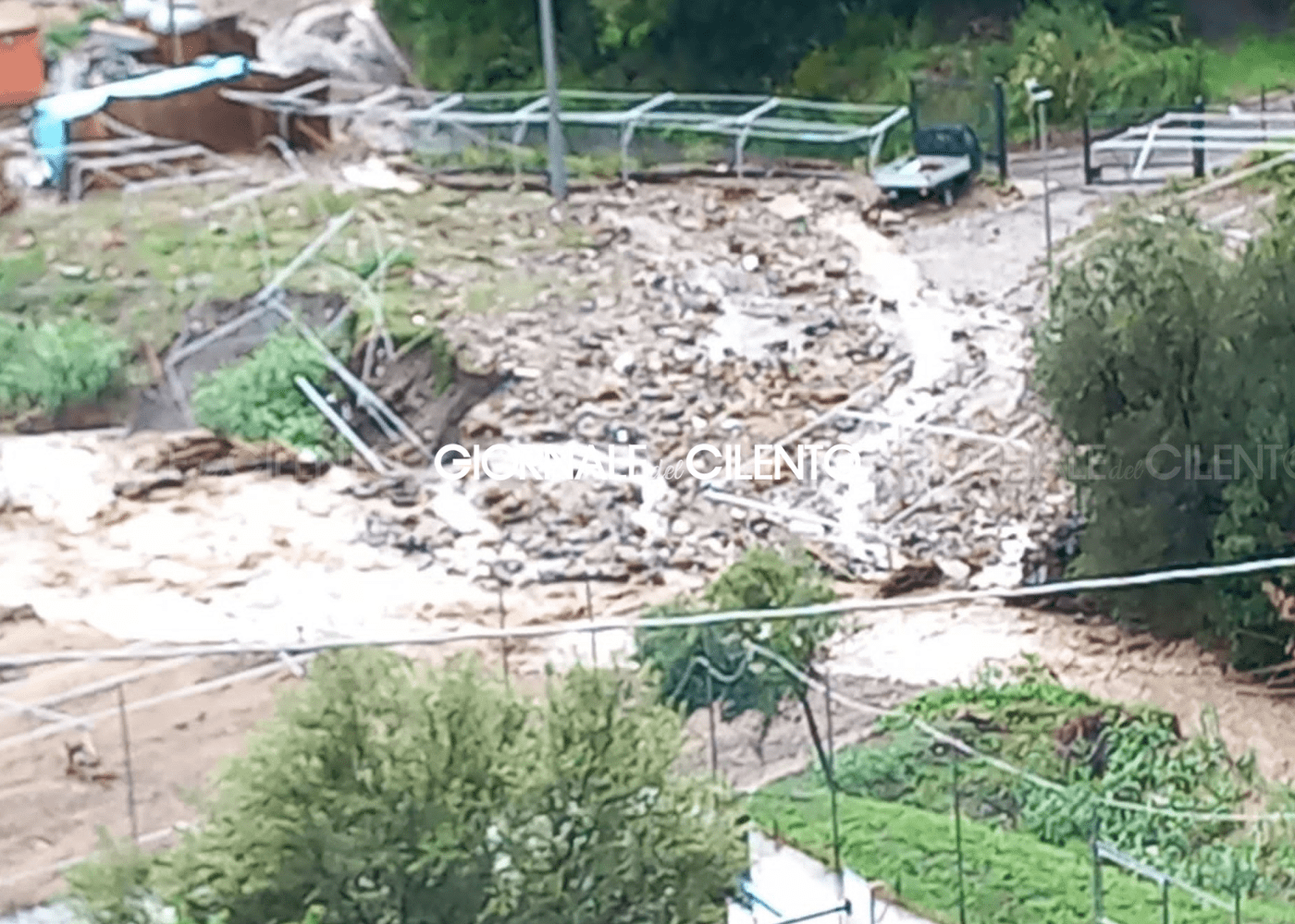 Nubifragio si abbatte sul Cilento, danni e strade chiuse | FOTO