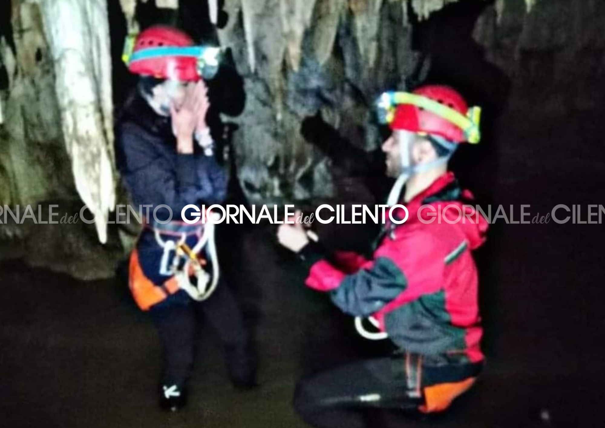 La proposta di matrimonio nella Grotta di Pertosa Auletta all’ombra del bacio millenario