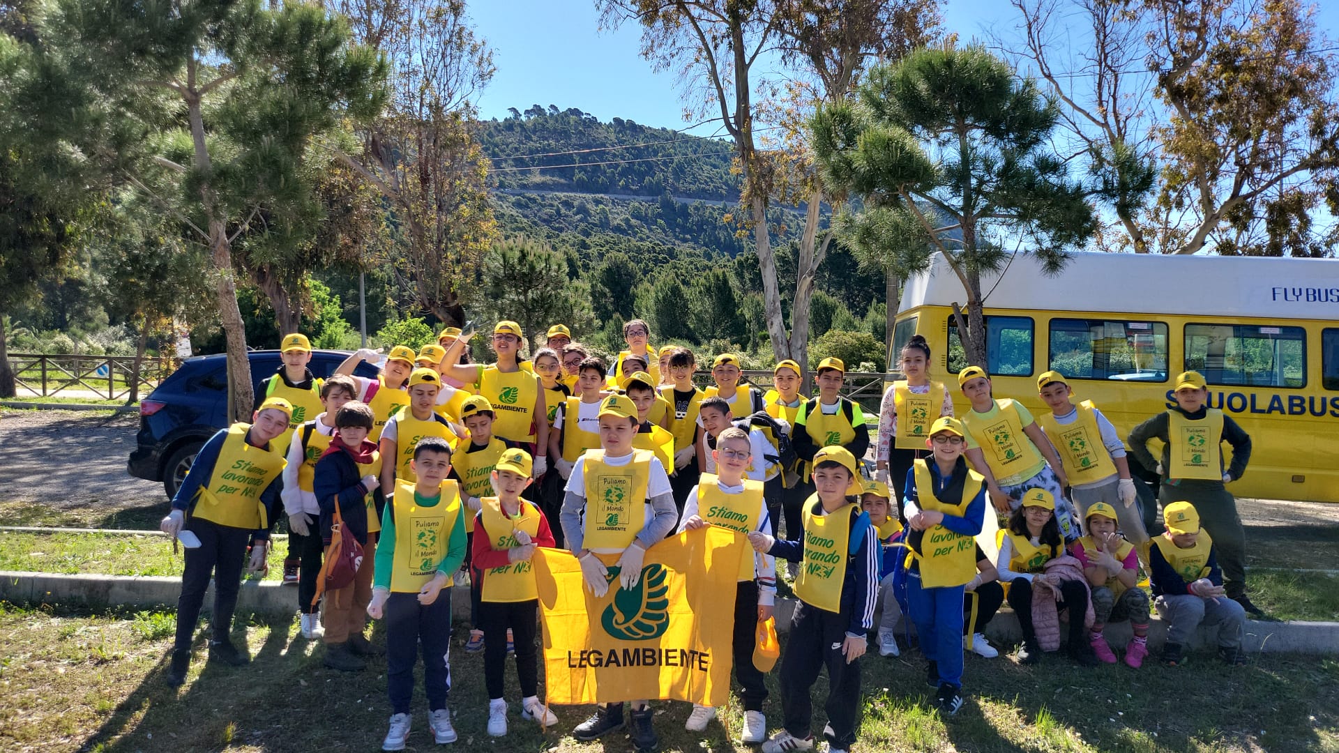 Montecorice, i bambini del ‘Patroni’ di Pollica ripuliscono la spiaggia di Baia Arena dai rifiuti