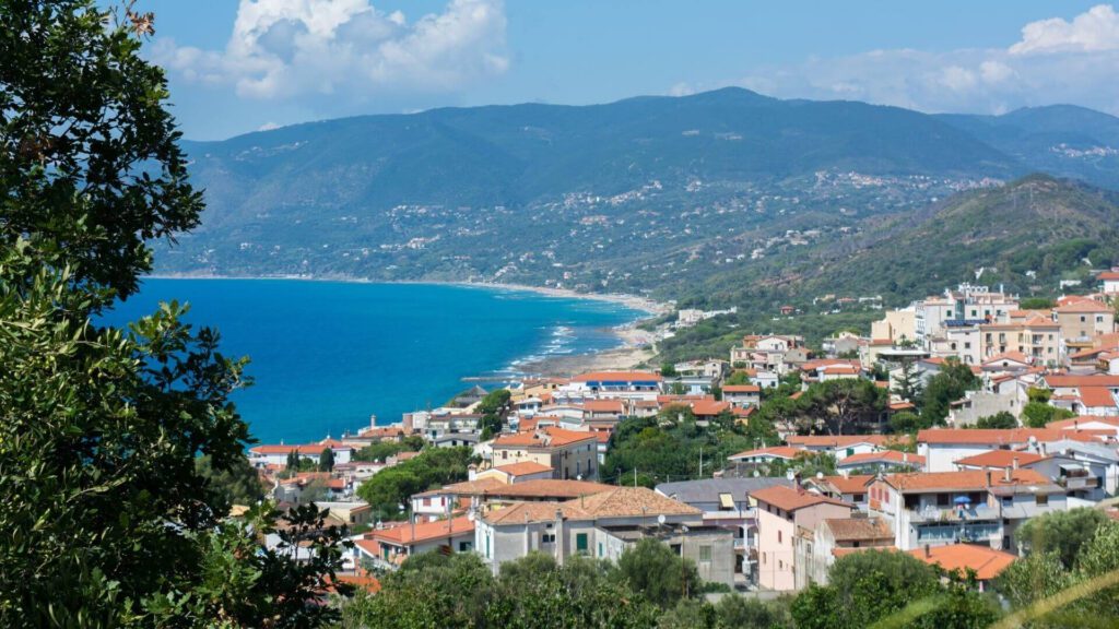 Ascea punta all’80% di raccolta differenziata: «La normalità va difesa senza sconti»