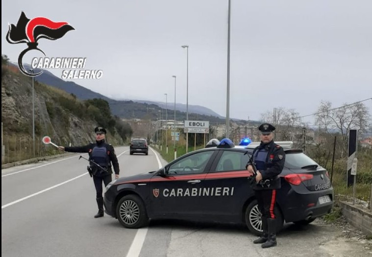 Eboli, arrestato un 23enne di Camerota: in auto cinque panetti di hashish