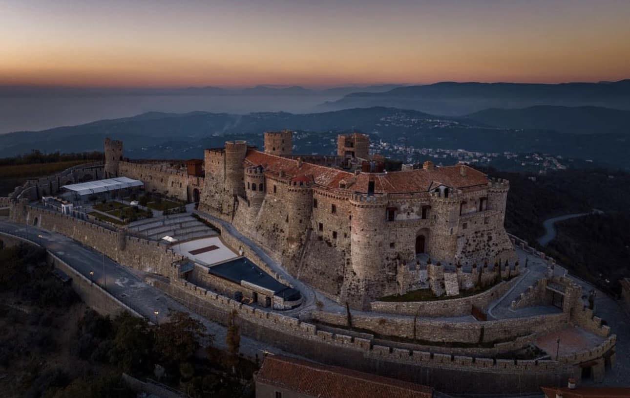 Il castello di Rocca Cilento tra le 16 location consigliate da AD Italia per sposarsi