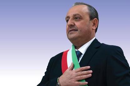 Carmelo Stanziola presenta ‘Con la mano sul cuore’, l’esperienza di un sindaco innamorato della propria terra