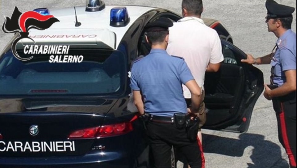 Maltrattamenti in famiglia ed estorsione: 33enne in manette