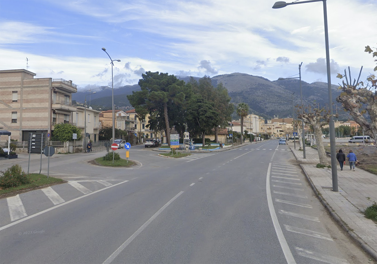 Sapri, travolge donna in bici: 32enne si costituisce ai carabinieri