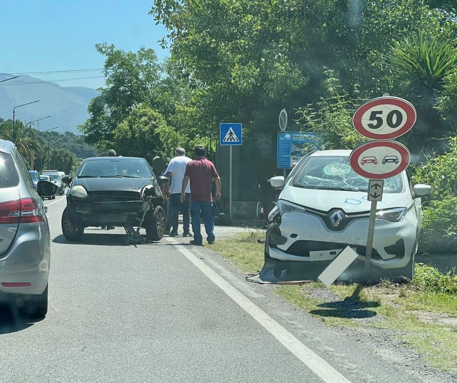 Incidente stradale a Capitello, frontale tra due auto: nessun ferito