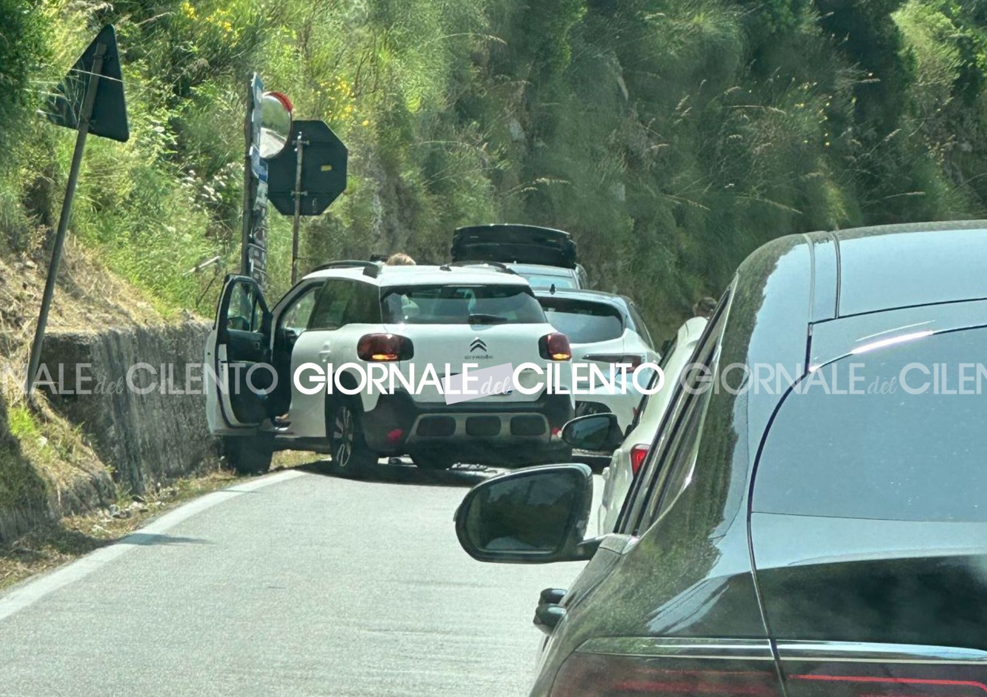 Incidente stradale sulla strada Mingardina: tre auto coinvolte e traffico rallentato