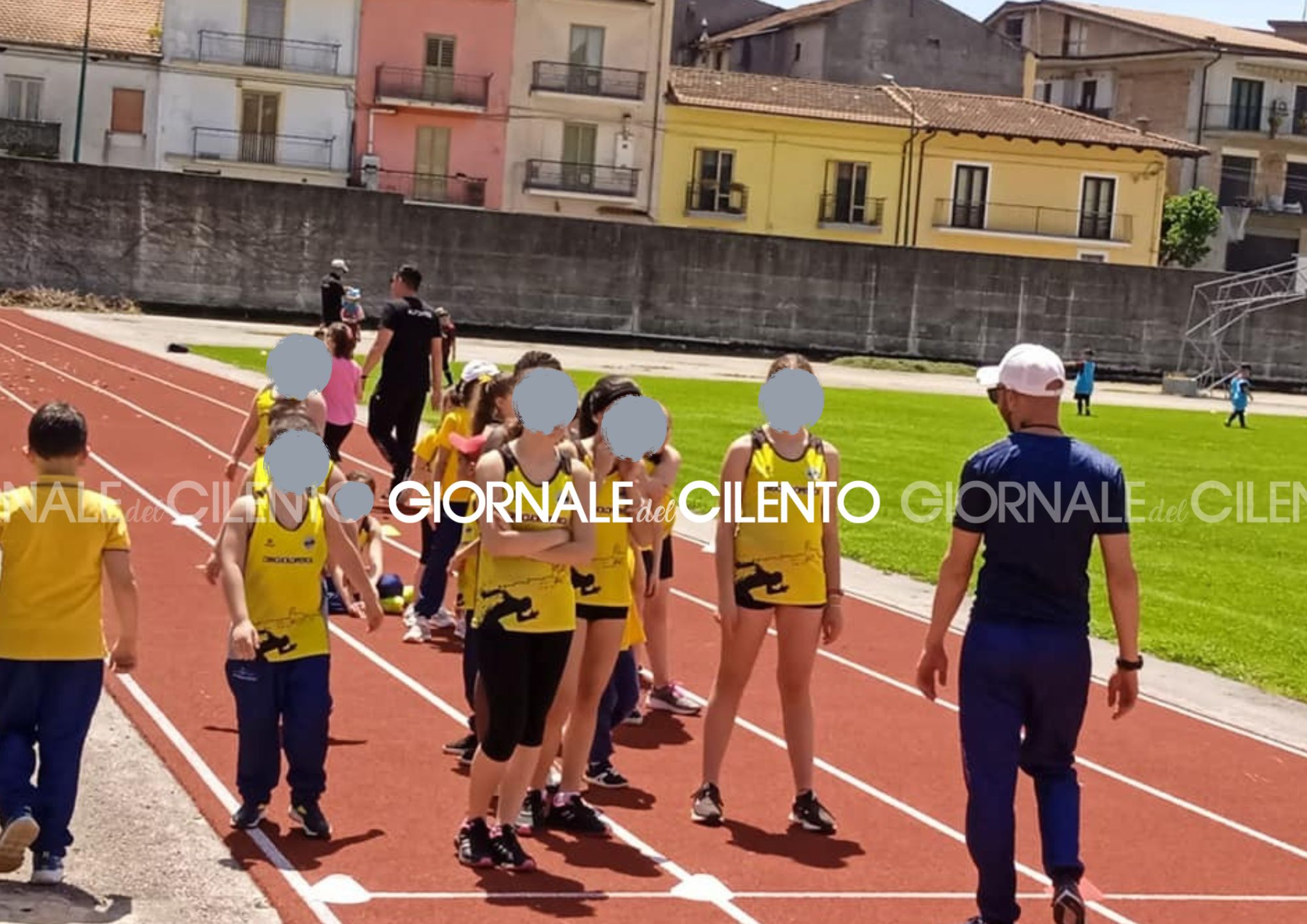 Polla inaugura una nuova pista di atletica, ma la struttura lascia a desiderare