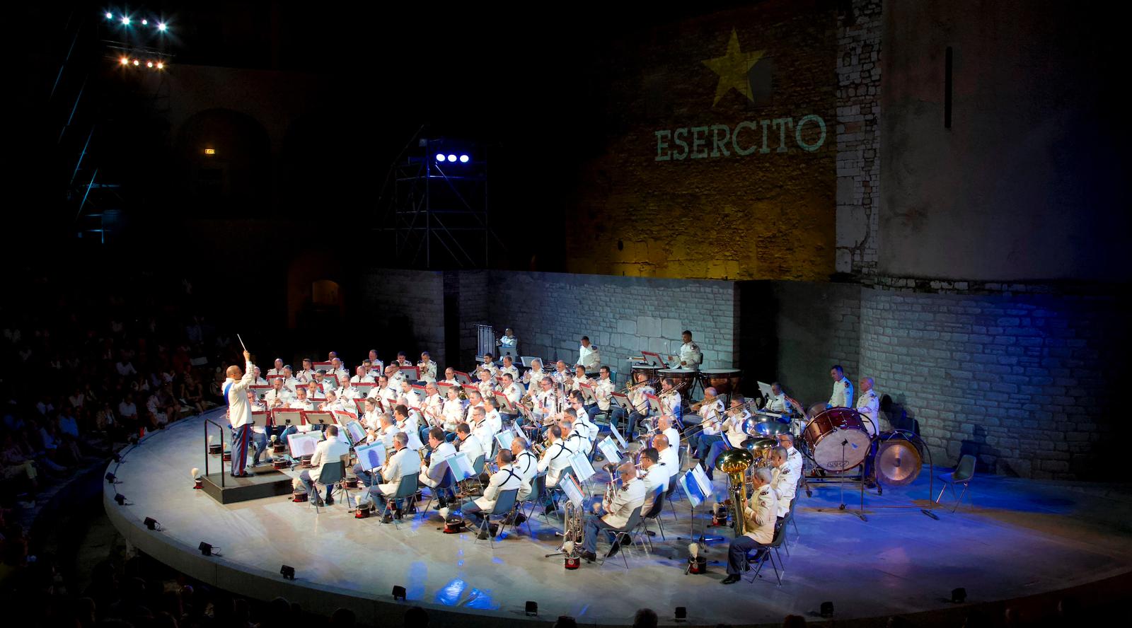 La banda dell’esercito italiano in concerto a Castellabate