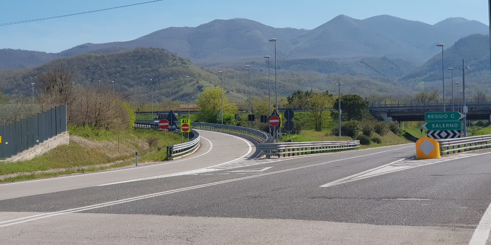 Fratelli accusati di tentato omicidio a Scicli, catturati in autostrada dalla polizia di Sala Consilina