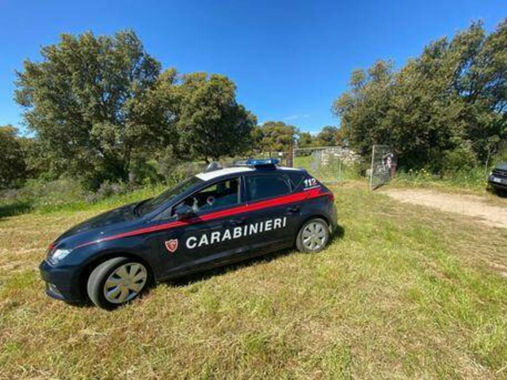 Celle di Bulgheria, pistola sepolta nel terreno di casa: 60enne in manette