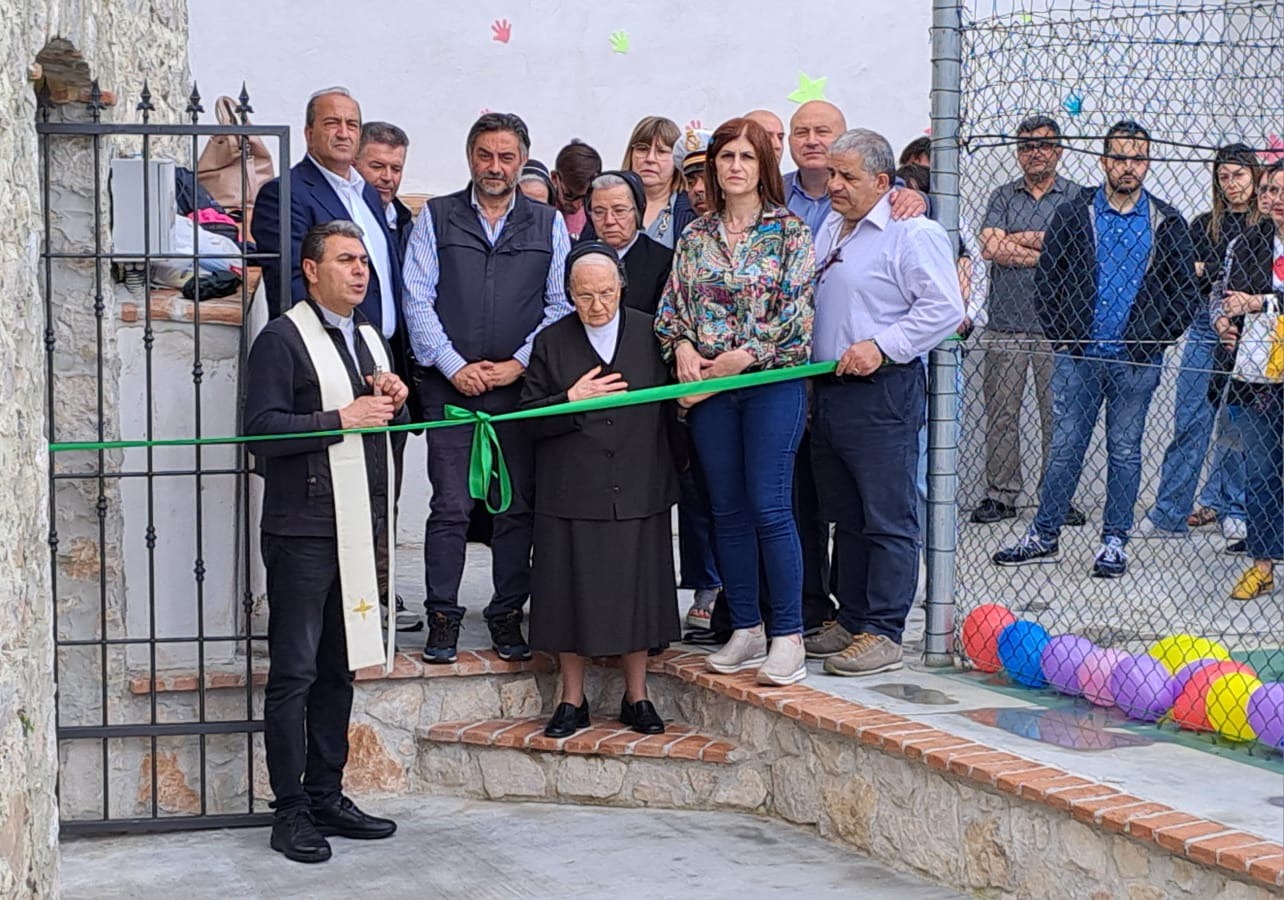 Teggiano, inaugurato parco giochi Istituto Maestre Pie Filippini: emozione per i bimbi di oggi e di ieri