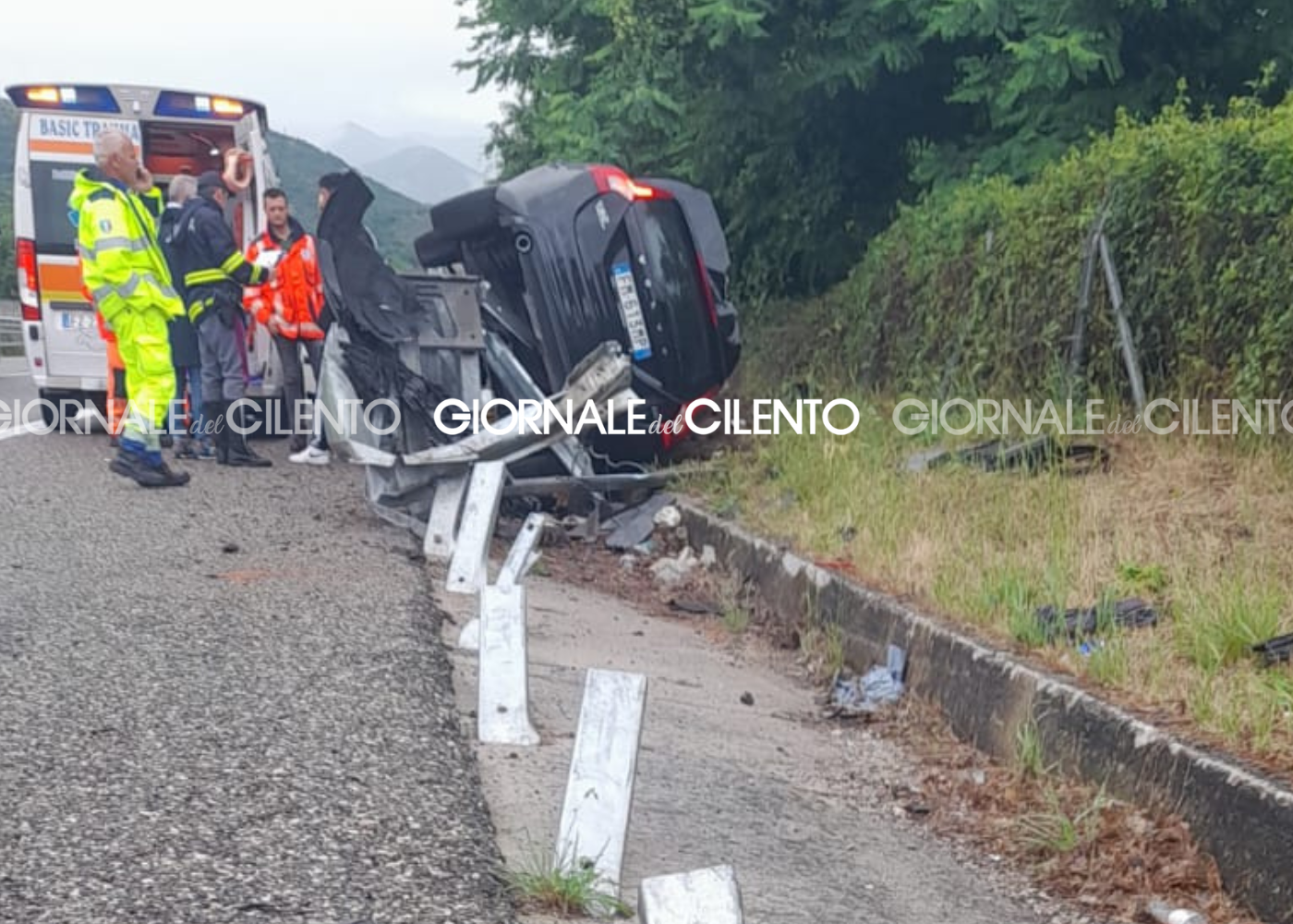 Schianto sull’A2 all’altezza di Polla: occupanti miracolati