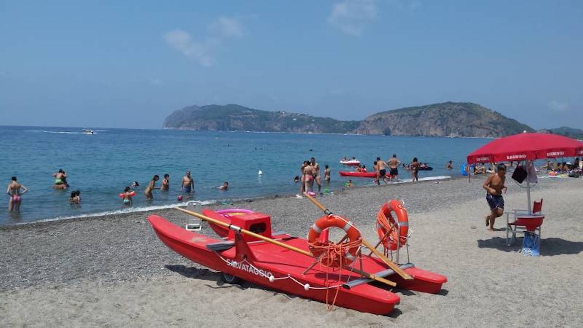 Camerota, bimbo di 4 anni si perde in spiaggia