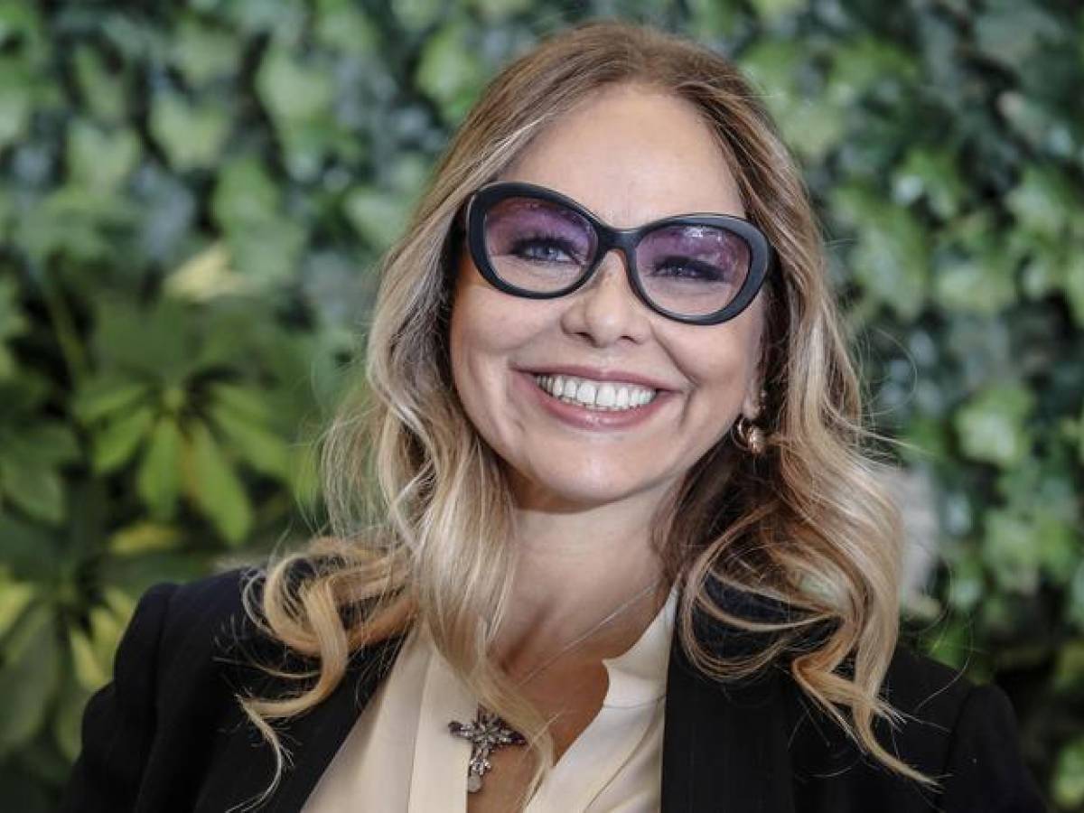 L’attrice Ornella Muti in vacanza nel Cilento, mare e amici tra Marina di Camerota e Palinuro