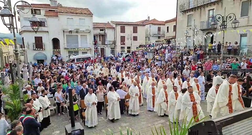 Teggiano-Policastro, vescovo De Luca ordina sei nuovi sacerdoti