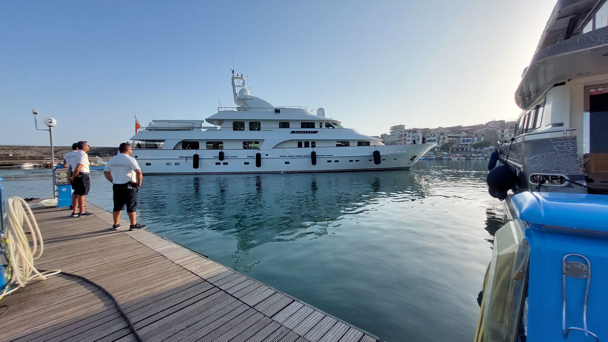 A Marina di Camerota arriva Big Easy, uno yacht da 175 mila euro a settimana