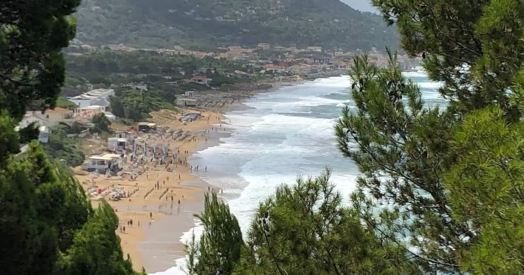 Mare agitato, 7 persone salvate a Castellabate: ferito un bagnino