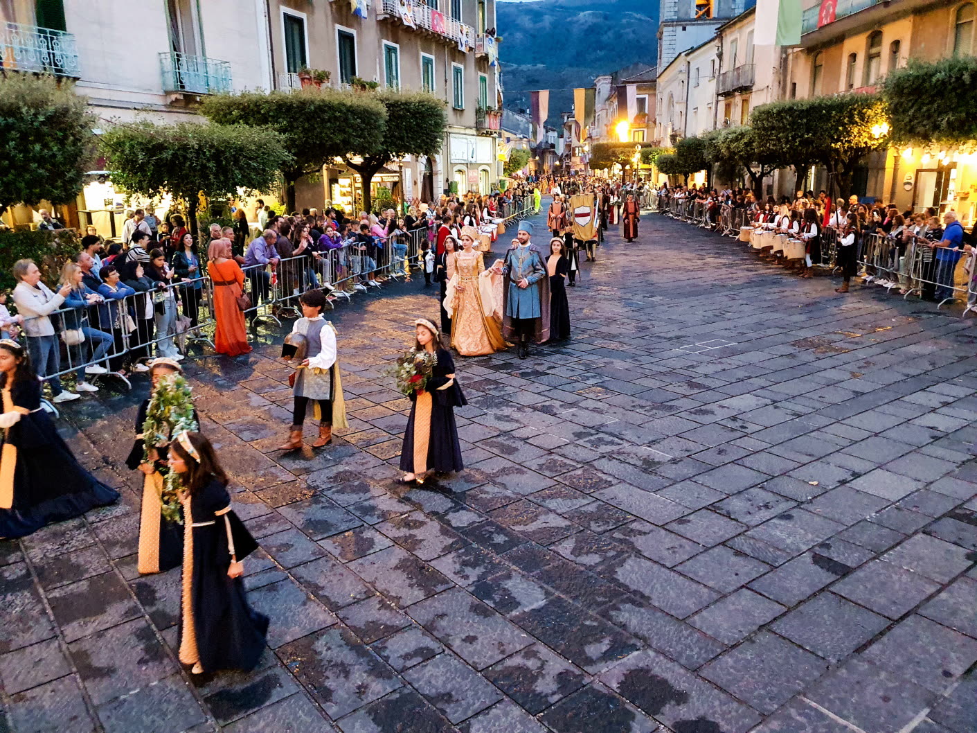 ‘Alla tavola della principessa Costanza’: tra un mese esatto la Pro Loco Teggiano riattiva la macchina del tempo