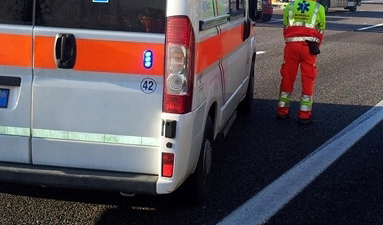 Paura tra Petina e Polla, ragazzo in preda alle convulsioni salvato in autostrada