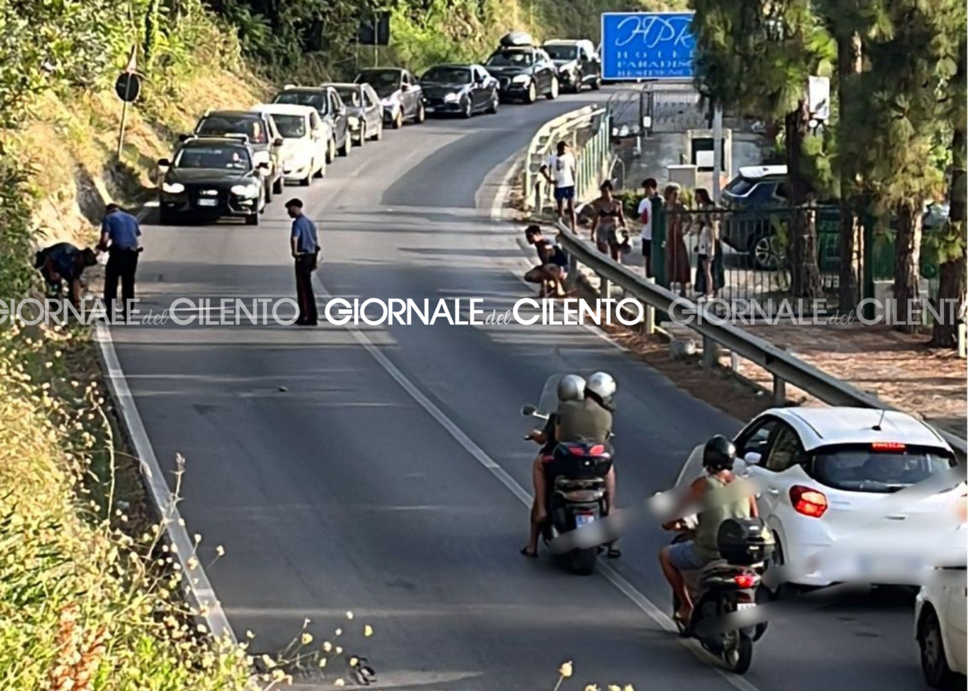 Castellabate, scooter esce fuori strada: 33enne in ospedale