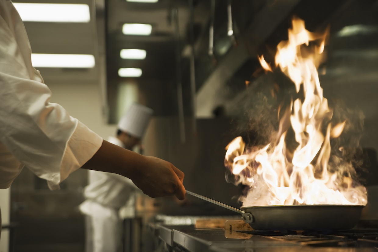 Sapri, ritorno di fiamma: cuoca ustionata. Trasferita in eliambulanza a Napoli