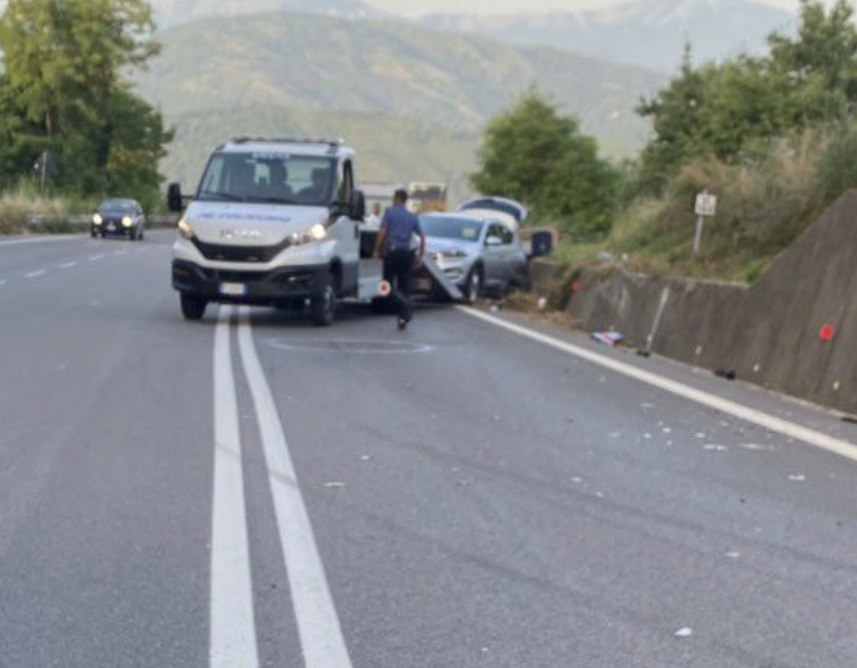 Schianto lungo la Cilentana: feriti trasportati in ospedale