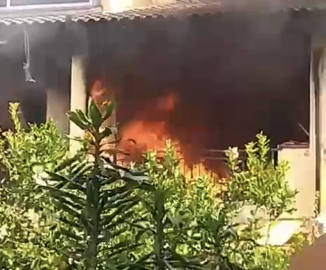 Capitello: incendio devasta casa, cani morti carbonizzati. Donna in ospedale