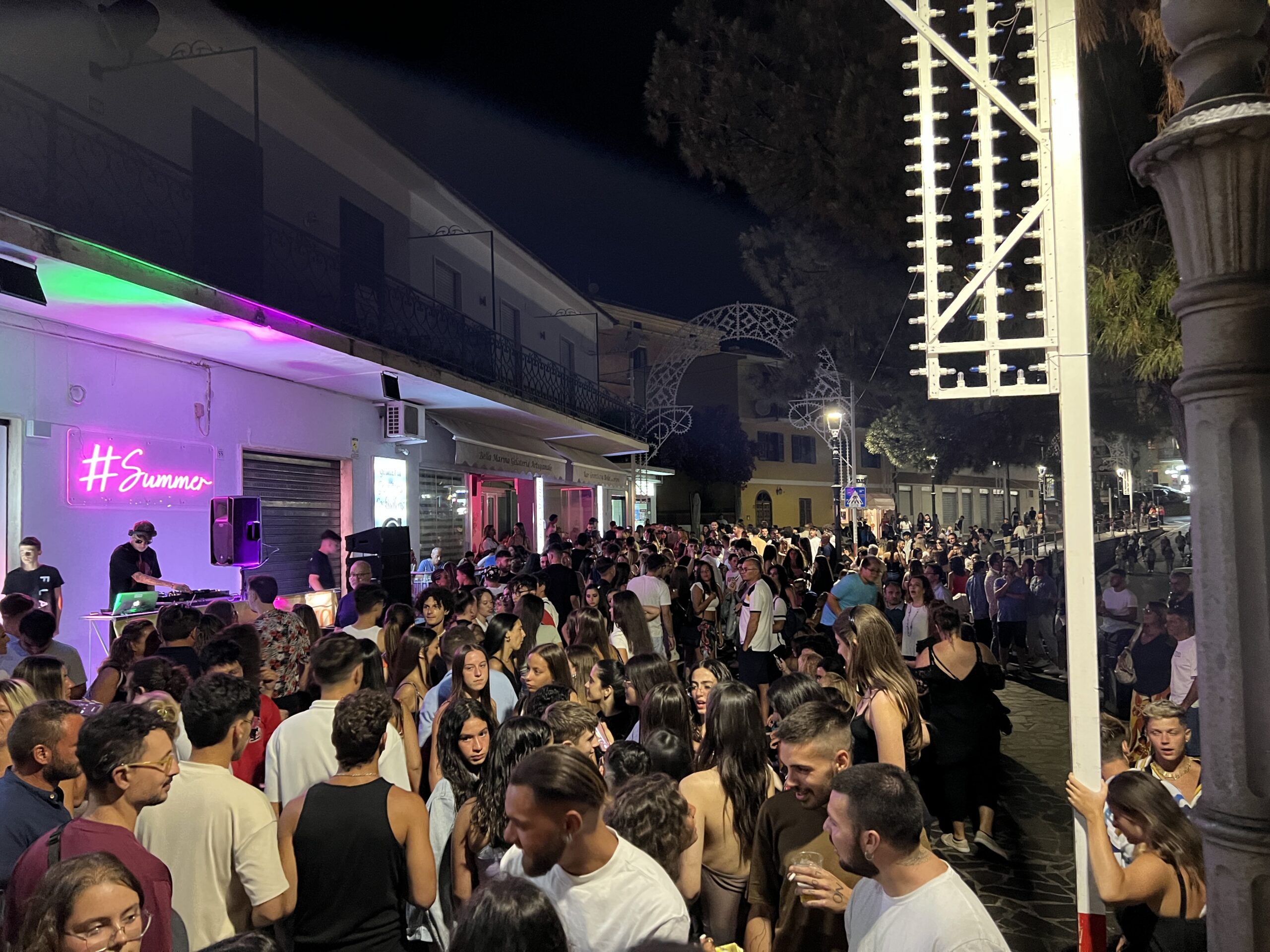 Successo per la Notte Bianca: in migliaia invadono Marina di Camerota