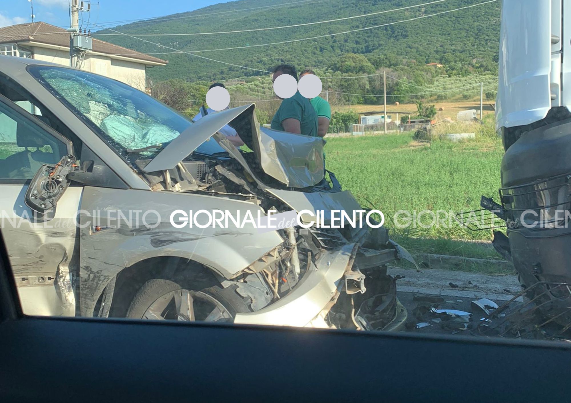 Incidente stradale tra Roccadaspide e Capaccio Paestum: scontro tra camion e due auto
