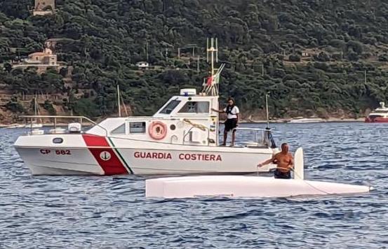 Cilento, catamarano si ribalta: diportista salvato in mare