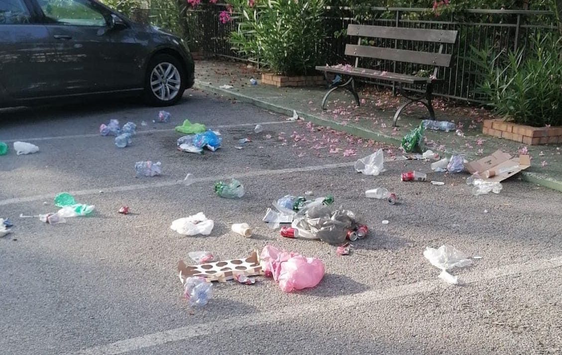 Vandali della spazzatura a Castellabate: «Inciviltà verrà punita»
