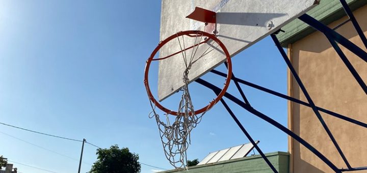 Distrutto il canestro del Palazingaro di Sala Consilina: Polisportiva basket lo riacquista e sfida i vandali