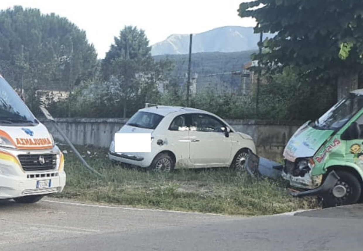 Tragedia a Sant’Arsenio, dopo incidente morta mamma 27enne e bambina in grembo