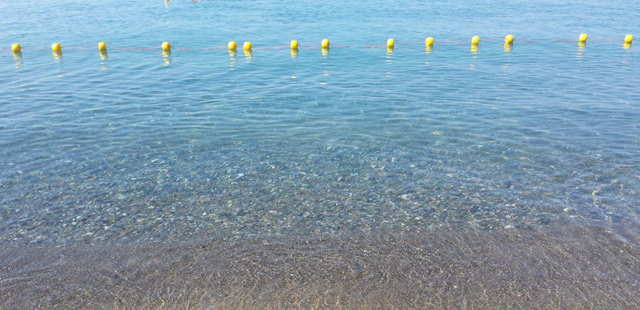 «Più spiagge libere», a Sapri il flash mob della ‘presa della battigia’