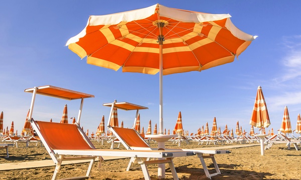 Capaccio Paestum, lido balneare occupa abusivamente spiaggia: sequestrata area