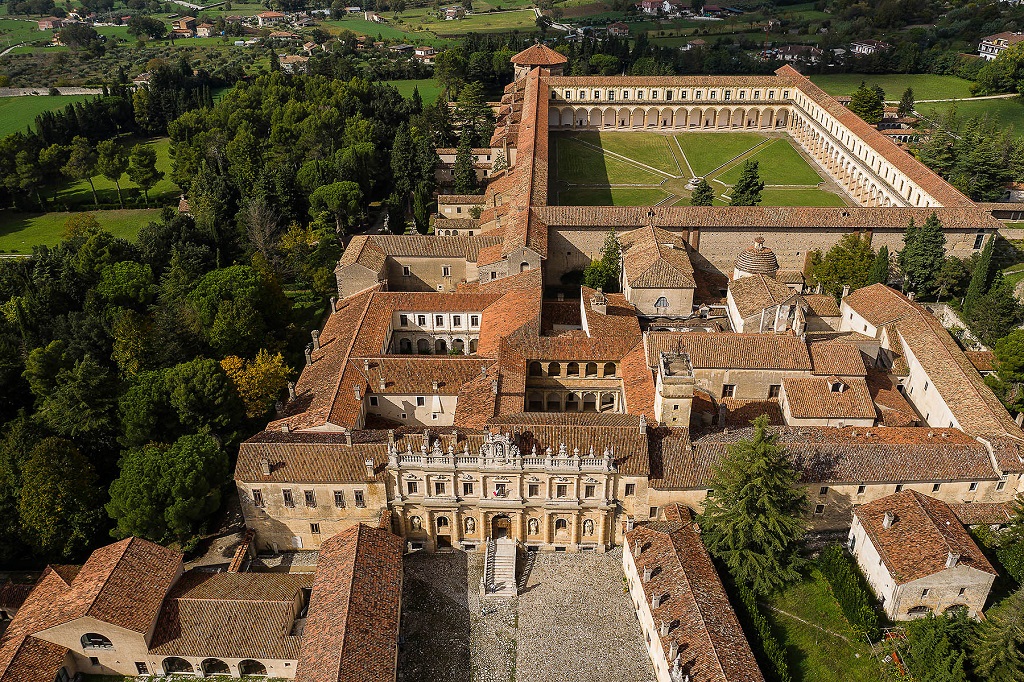 Turisti delusi a Padula: Certosa di San Lorenzo chiusa senza avvisi online