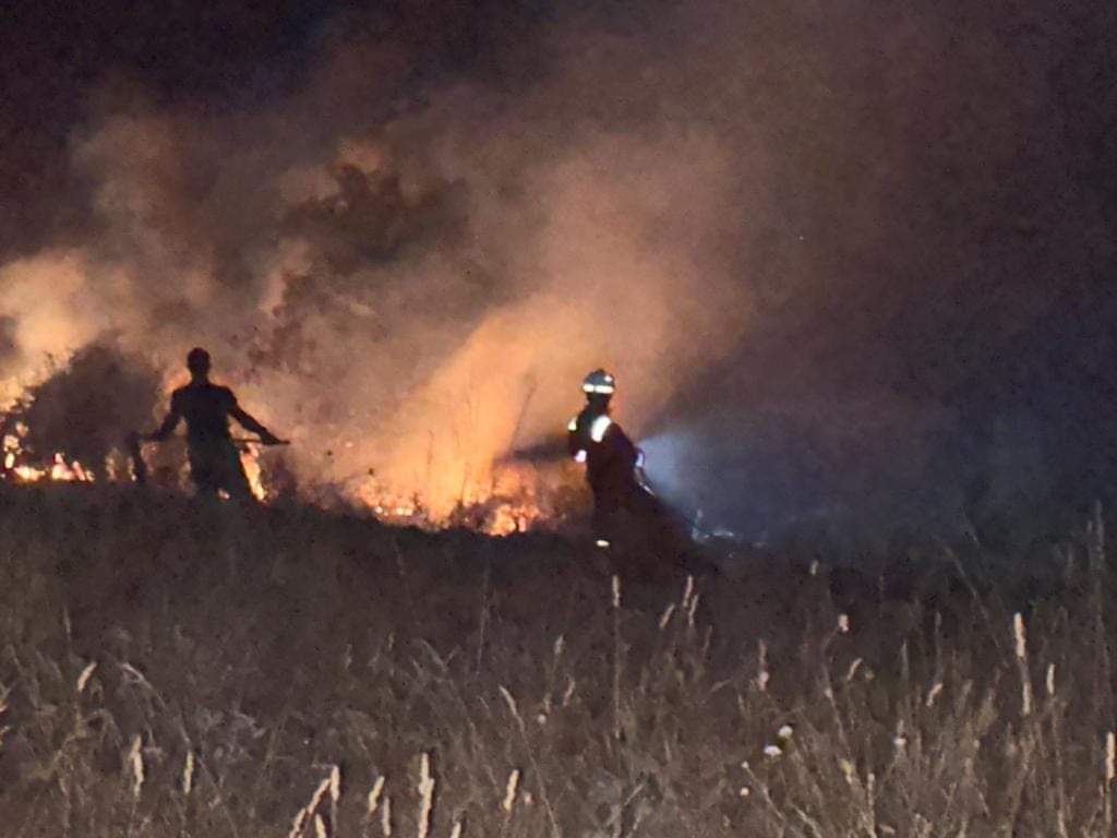 Incendio nella notte a Caggiano,  videosorveglianza sulle tracce dei responsabili