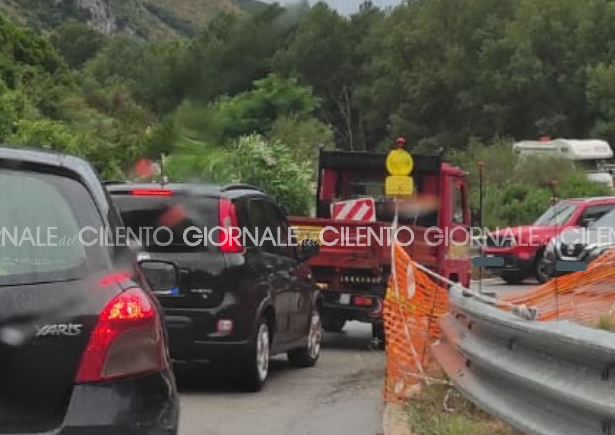 Incidente stradale al Ciglioto, auto finisce fuori strada e si schianta contro guardrail