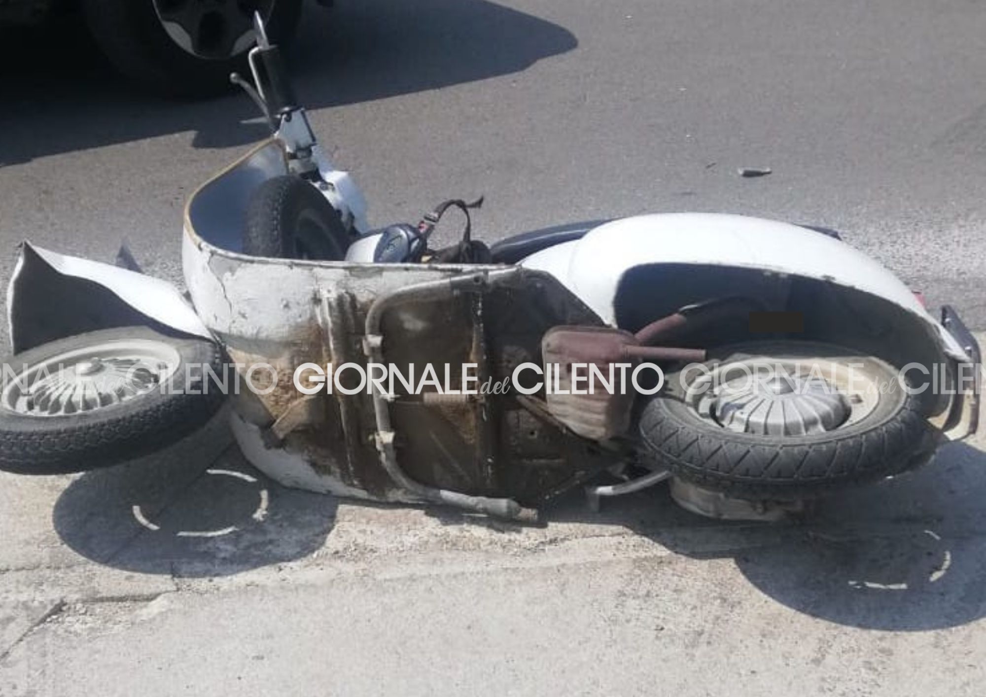 Scontro tra moto e auto sulla Via del Mare a Castellabate: un ferito