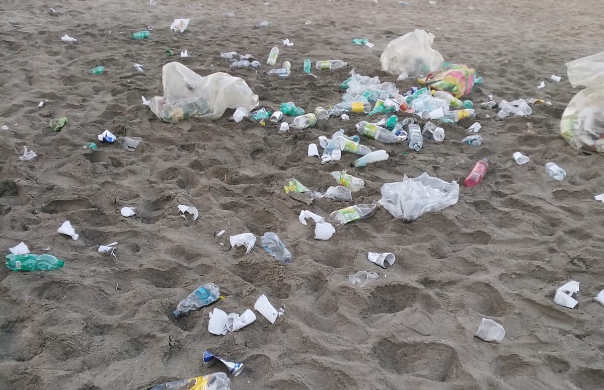 Vandali nella notte di Ferragosto: deturpate le spiagge del Cilento | FOTO