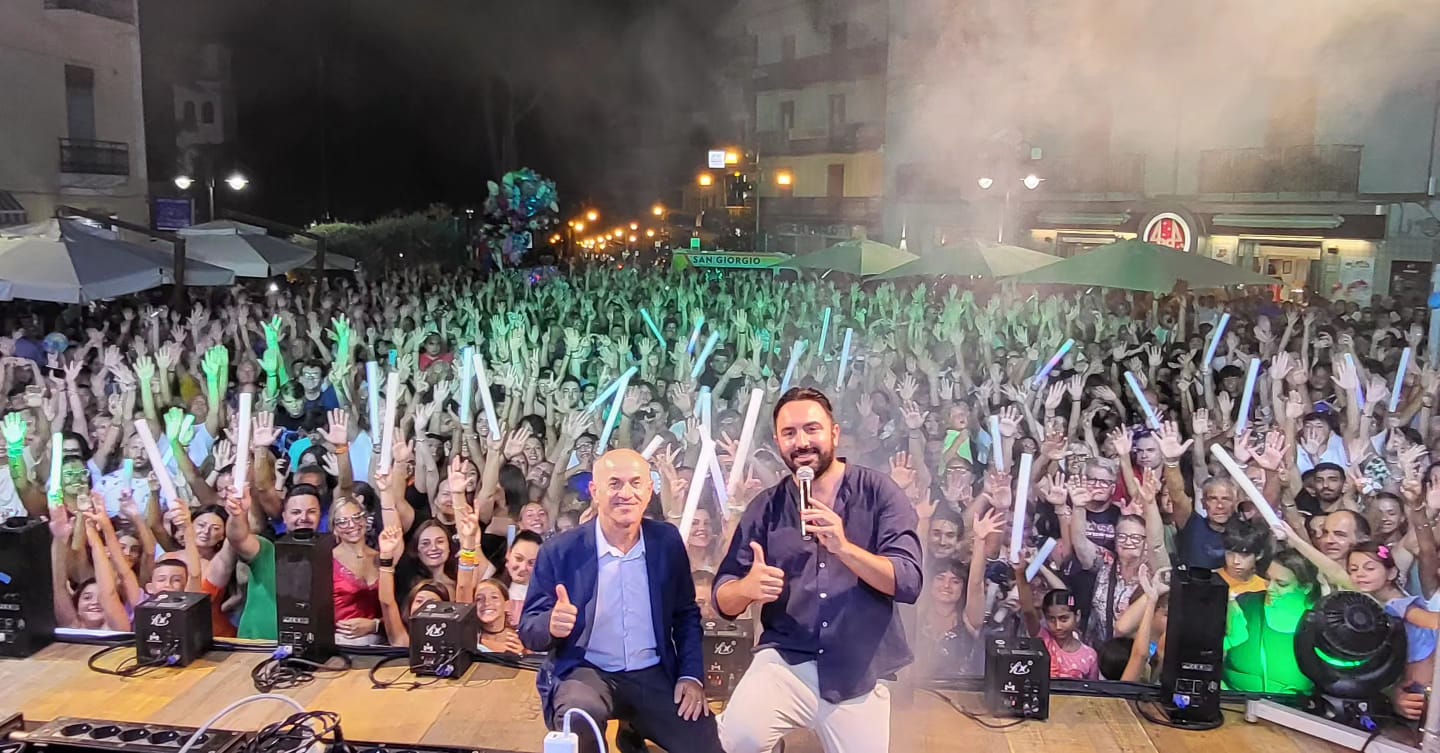 In migliaia per la notte blu in the city ad Agropoli