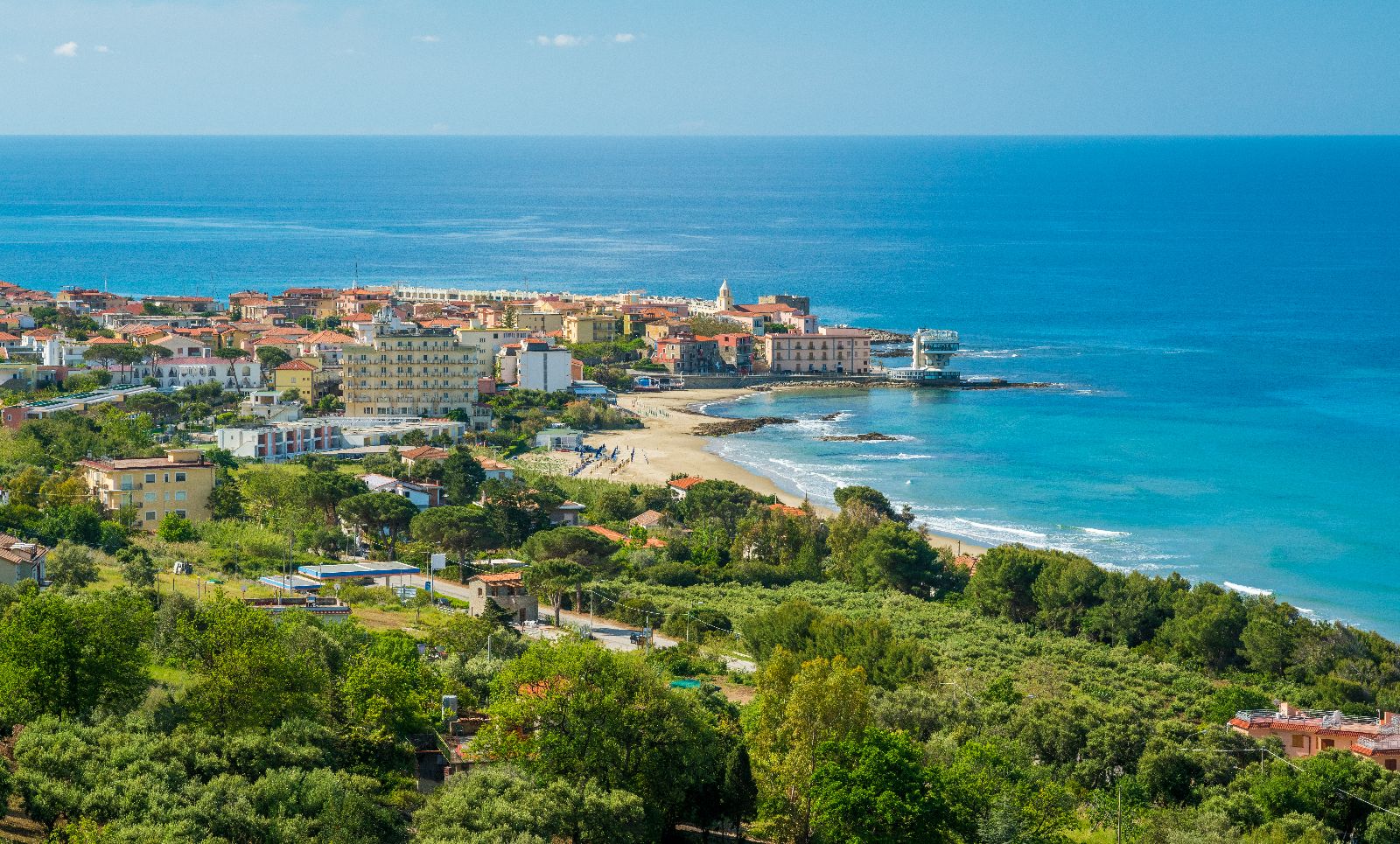 Acciaroli, bambina di 3 anni si perde in spiaggia: scattano le ricerche